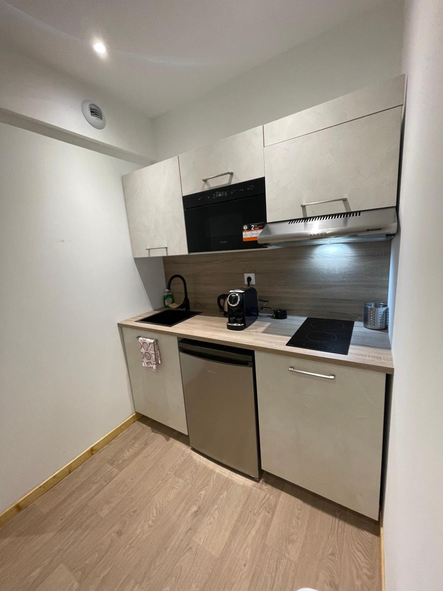Le Salvador - Appart'Hotel De 18M2 A 44M2 La Talaudiere Eksteriør billede