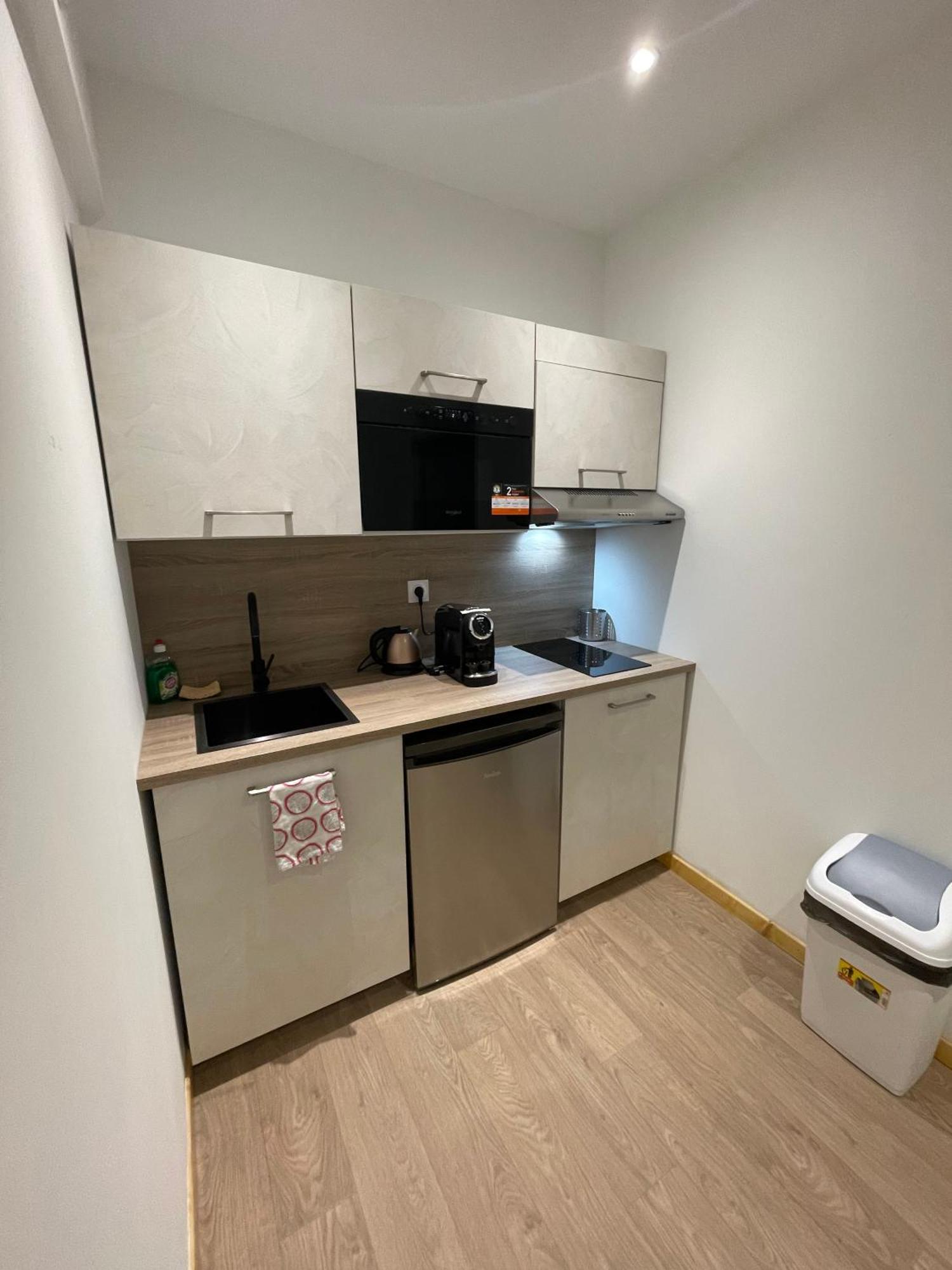 Le Salvador - Appart'Hotel De 18M2 A 44M2 La Talaudiere Eksteriør billede